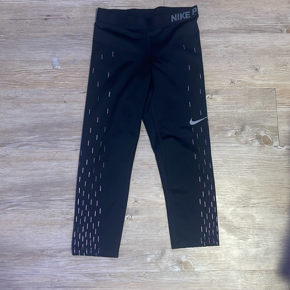 NIKE barley worn Capri pants!
